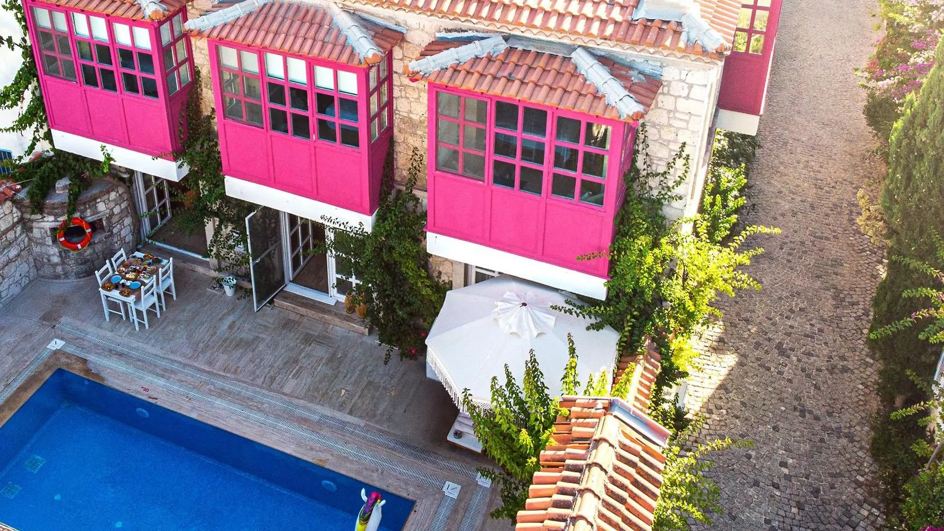 Begonvil Alacati Hotel